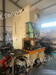 山東濟(jì)南倒閉賣設(shè)備14年楊力125噸氣動(dòng)沖床2臺(tái) 九成新